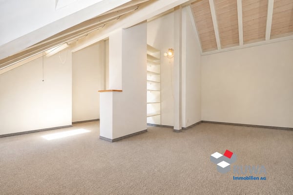 Grosszügige Dachwohnung mit Galerie, Lift und Balkon im Rüegsauschachen 15