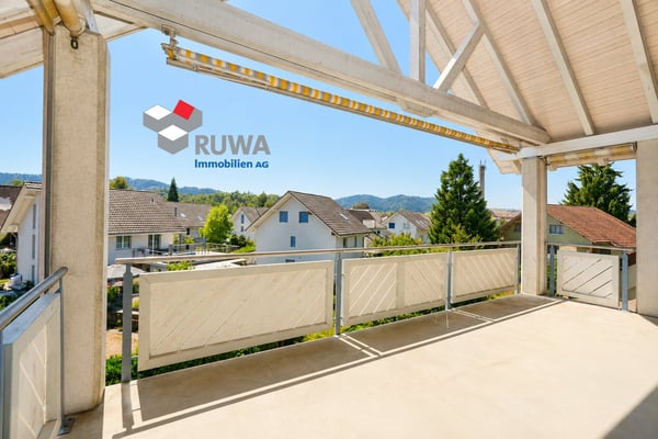 Grosszügige Dachwohnung mit Galerie, Lift und Balkon im Rüegsauschachen 18