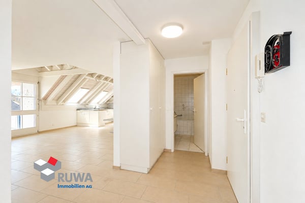Grosszügige Dachwohnung mit Galerie, Lift und Balkon im Rüegsauschachen 4
