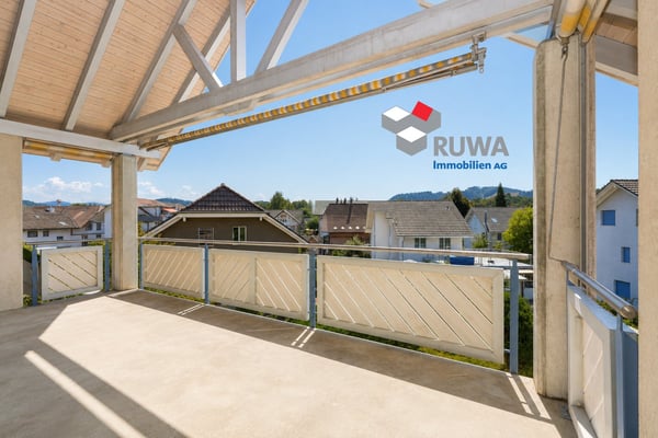 Grosszügige Dachwohnung mit Galerie, Lift und Balkon im Rüegsauschachen 17