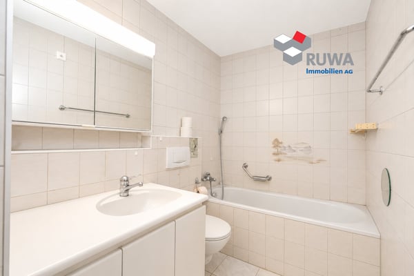 Grosszügige Dachwohnung mit Galerie, Lift und Balkon im Rüegsauschachen 8