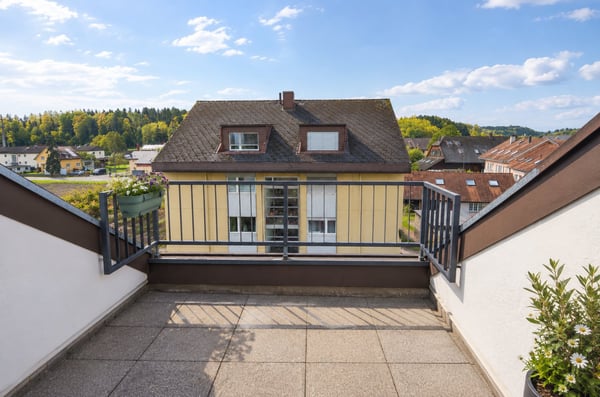 Preiswerte Dachwohnung mit Terrasse 1