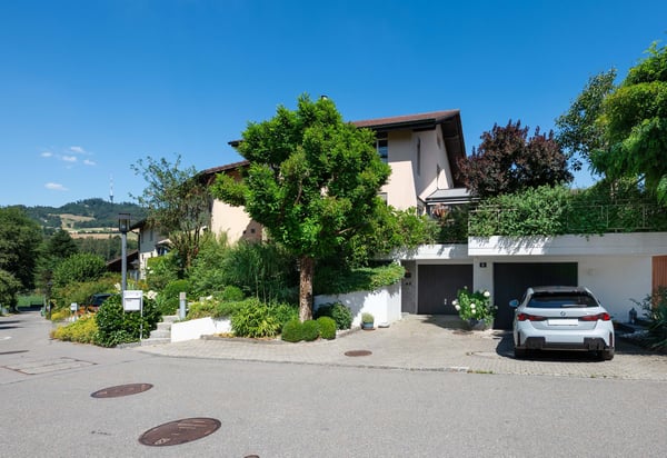 Grosszügiges Wohnen mit Wintergarten an ruhiger Lage 2
