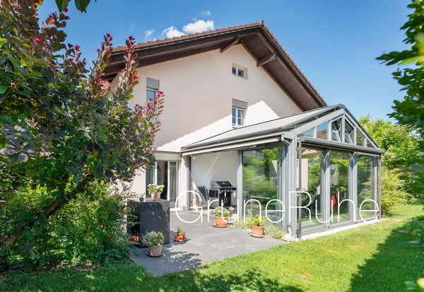 Grosszügiges Wohnen mit Wintergarten an ruhiger Lage