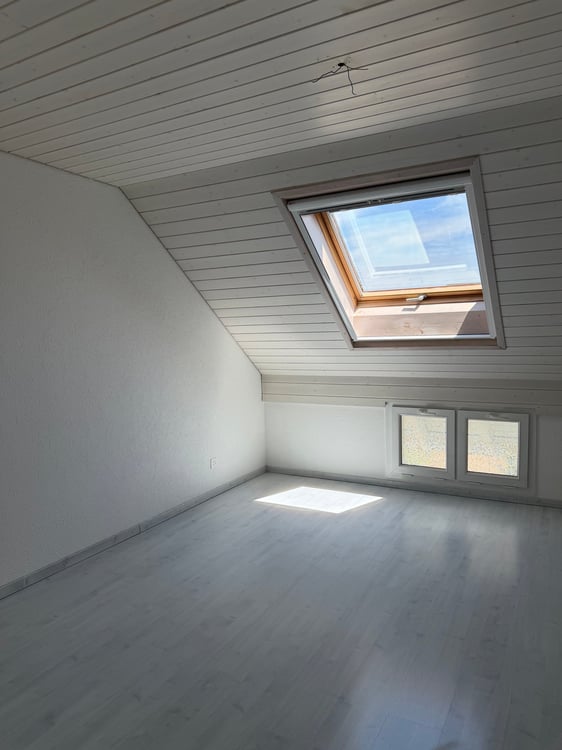 Charmante 3.5-Zimmer-Dachwohnung mit Cheminée und Terrasse 8