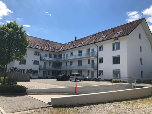 Charmante 3.5-Zimmer-Dachwohnung mit Cheminée und Terrasse 2