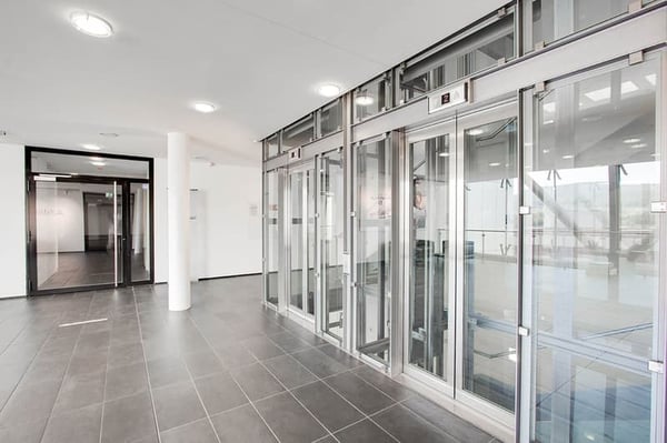 Büro-/Gewerbe- oder Praxisstandort in gepflegter Liegenschaft mitten in Spreitenbach 4