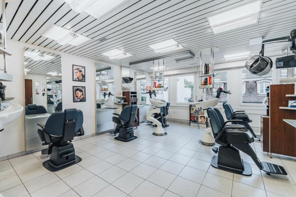 Coiffure-Salon (Gewerberaum) 108m2 mit zwei Nebenräumen à 32m2 zu vermieten 2