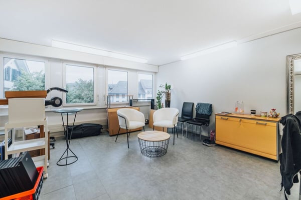 Coiffure-Salon (Gewerberaum) 108m2 mit zwei Nebenräumen à 32m2 zu vermieten 8