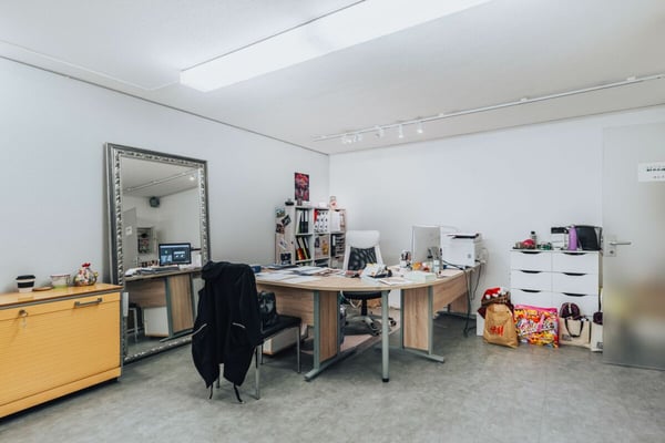 Coiffure-Salon (Gewerberaum) 108m2 mit zwei Nebenräumen à 32m2 zu vermieten 9