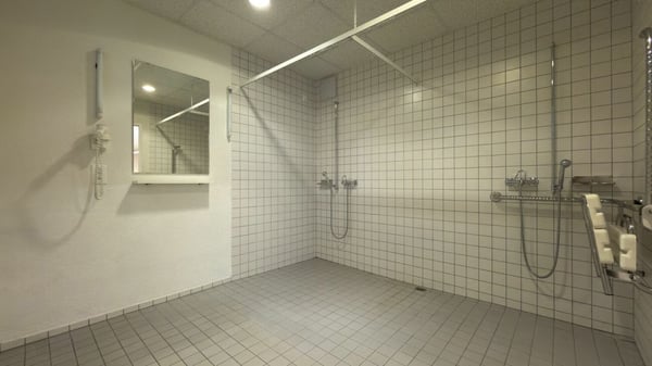 Tanzschule / Übungsraum / Fitness / Physio 4