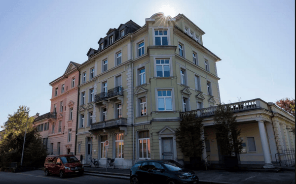 4 1/2-ZIMMER-ALTBAUWOHNUNG