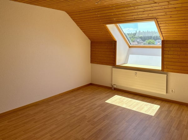 Sanierte 1 1/2-Zimmer-Dachwohnung mit Galerie 8
