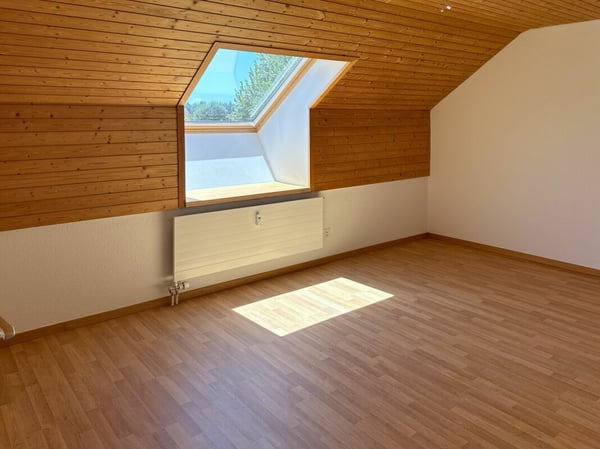 Sanierte 1 1/2-Zimmer-Dachwohnung mit Galerie 7