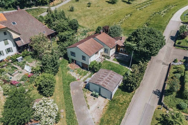 Charmantes Einfamilienhaus mit Garten und viel Potenzial in Melchnau 2