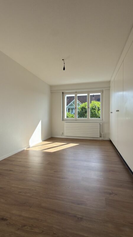 Frisch sanierte 5.5-Zimmer-Wohnung mit 2 Balkonen und traumhafter Aussicht ins Grüne
