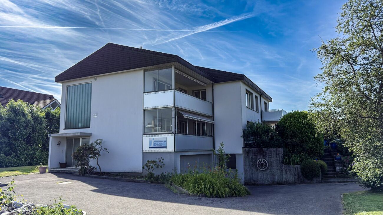Frisch sanierte 5.5-Zimmer-Wohnung mit 2 Balkonen und traumhafter Aussicht ins Grüne