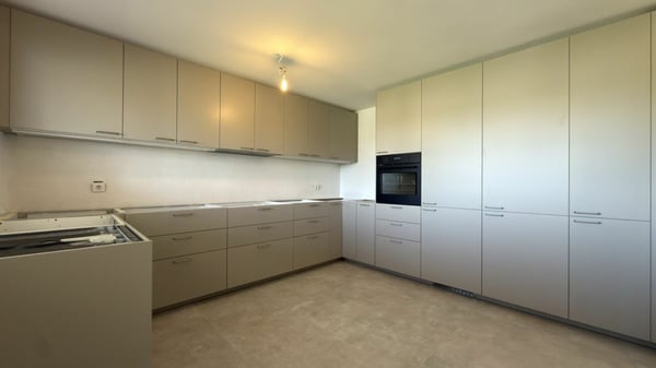 Frisch sanierte 5.5-Zimmer-Wohnung mit 2 Balkonen und traumhafter Aussicht ins Grüne 4