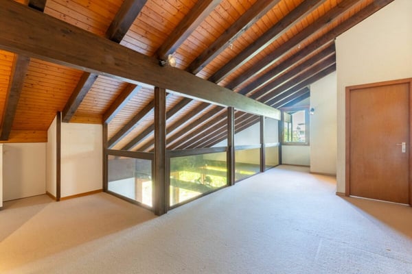 2.5-Zimmer-Wohnerlebnis mit Galerie, Lift und Pool am Waldrand 23