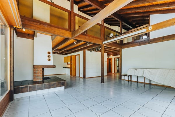 2.5-Zimmer-Wohnerlebnis mit Galerie, Lift und Pool am Waldrand 11