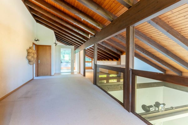 2.5-Zimmer-Wohnerlebnis mit Galerie, Lift und Pool am Waldrand 24