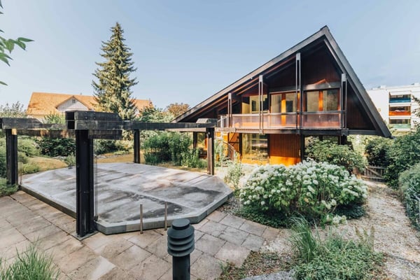 2.5-Zimmer-Wohnerlebnis mit Galerie, Lift und Pool am Waldrand 4