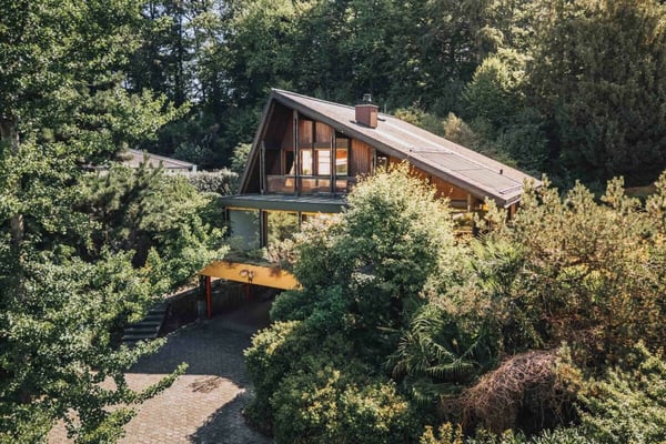 2.5-Zimmer-Wohnerlebnis mit Galerie, Lift und Pool am Waldrand 2
