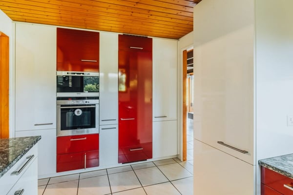 2.5-Zimmer-Wohnerlebnis mit Galerie, Lift und Pool am Waldrand 14