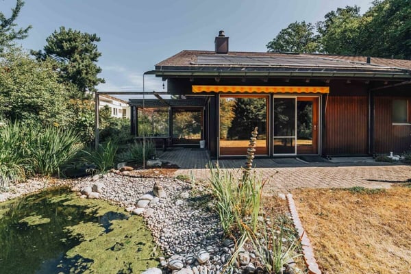 2.5-Zimmer-Wohnerlebnis mit Galerie, Lift und Pool am Waldrand 7