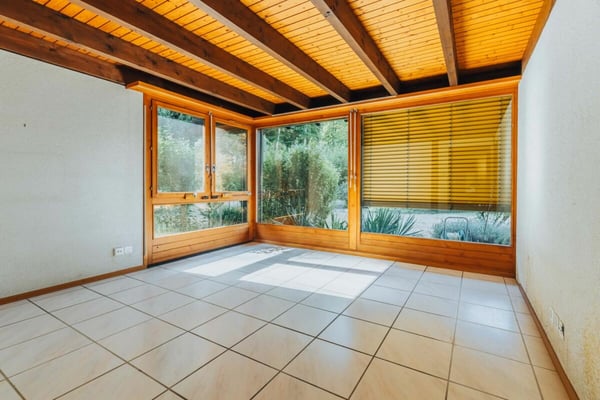 2.5-Zimmer-Wohnerlebnis mit Galerie, Lift und Pool am Waldrand 18