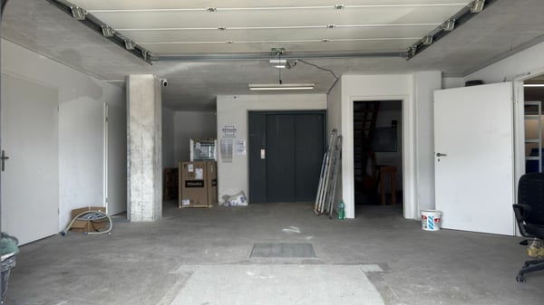 180 m² Lager und Gewerbefläche mit Warenlift und optimalem Autobahnanschluss 12