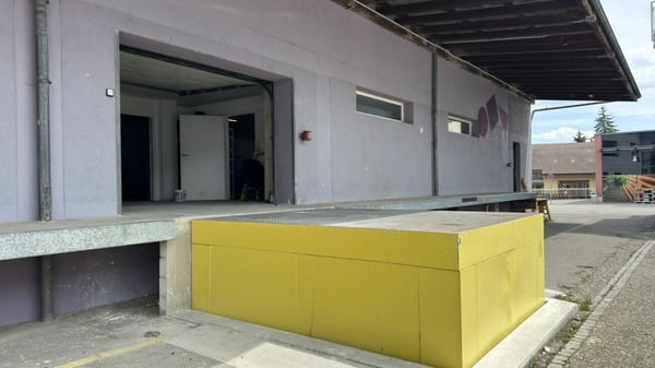 180 m² Lager und Gewerbefläche mit Warenlift und optimalem Autobahnanschluss 11