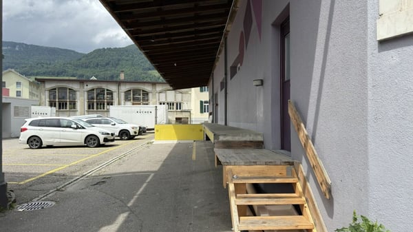 180 m² Lager und Gewerbefläche mit Warenlift und optimalem Autobahnanschluss 13