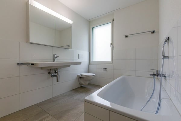 Top 2 1/2-Zimmerwohnung im 1. OG in der Überbauung Blumenau 8