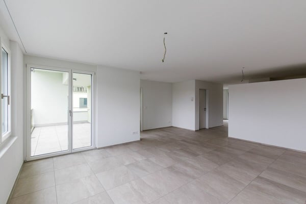 Top 2 1/2-Zimmerwohnung im 1. OG in der Überbauung Blumenau 4