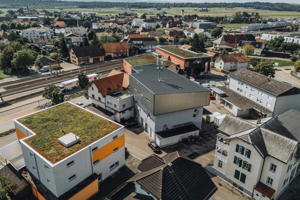 Vielseitige Gewerbeliegenschaft mit drei Wohnungen und guter Verkehrsanbindung 11