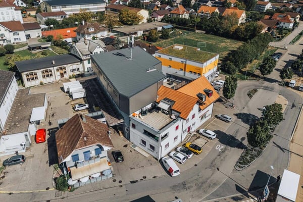 Vielseitige Gewerbeliegenschaft mit drei Wohnungen und guter Verkehrsanbindung 9
