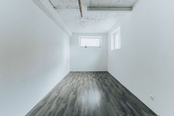 Vielseitige Gewerbeliegenschaft mit drei Wohnungen und guter Verkehrsanbindung 39