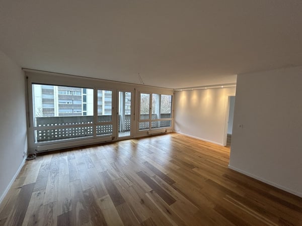 Moderne grosszügige 4.5 Zimmerwohnung mit Flair - Stadtnah und doch ruhig 1