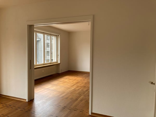 Charmante 6-Zimmer-Altbauwohnung mit Balkon in Basel 2