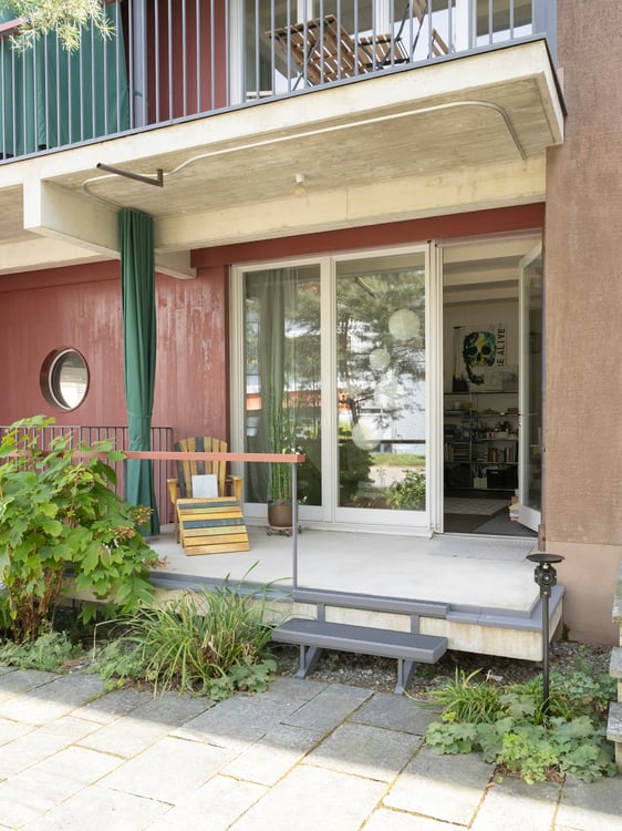 Aussergewöhnliches Atelier mit Veranda am Südhang des Zürichsees!