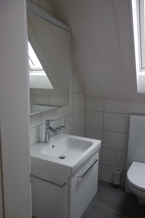 zentrale 2½ Zimmer-Dachwohnung, moderne Küche und Bad 4