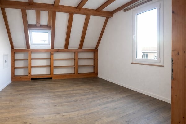 3.5-Zimmer Dachwohnung mit Cheminée, Galerie und Atelier; saniert 2021 5