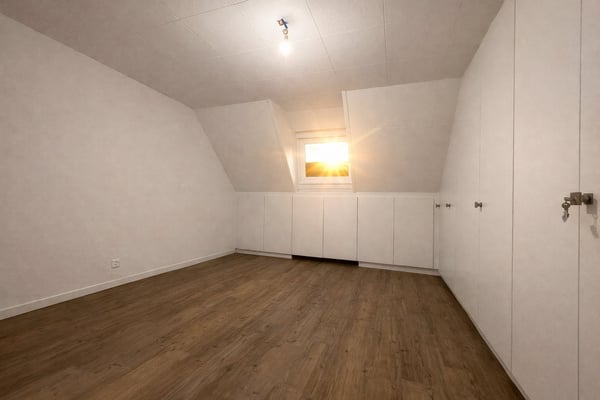 3.5-Zimmer Dachwohnung mit Cheminée, Galerie und Atelier; saniert 2021 4