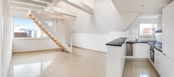 Lichtdurchflutete 2.5-Zimmer-Dachwohnung mit Galerie 3