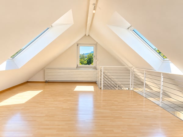 Lichtdurchflutete 3.5-Zimmer-Dachwohnung mit Galerie 5