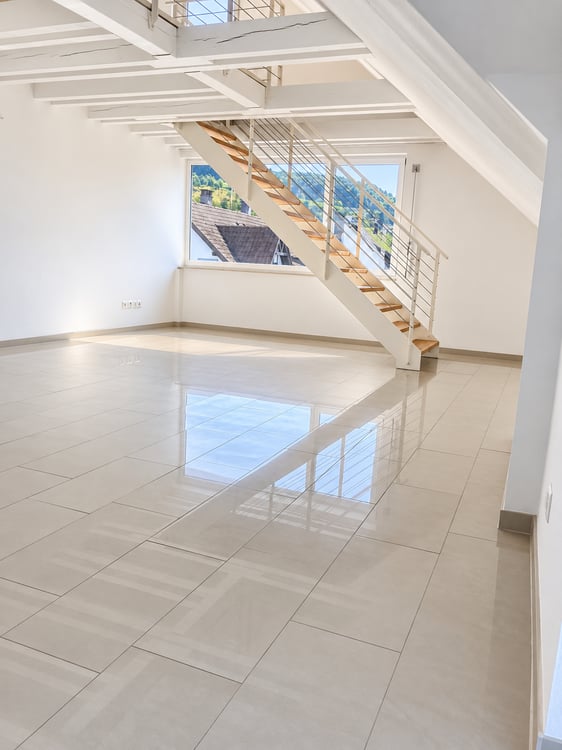 Lichtdurchflutete 3.5-Zimmer-Dachwohnung mit Galerie 3