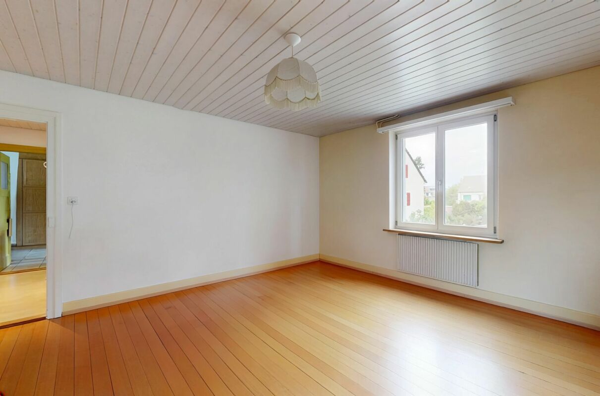 Charmantes Mehrgenerationenhaus mit 3 Wohnungen und 2 Garagen