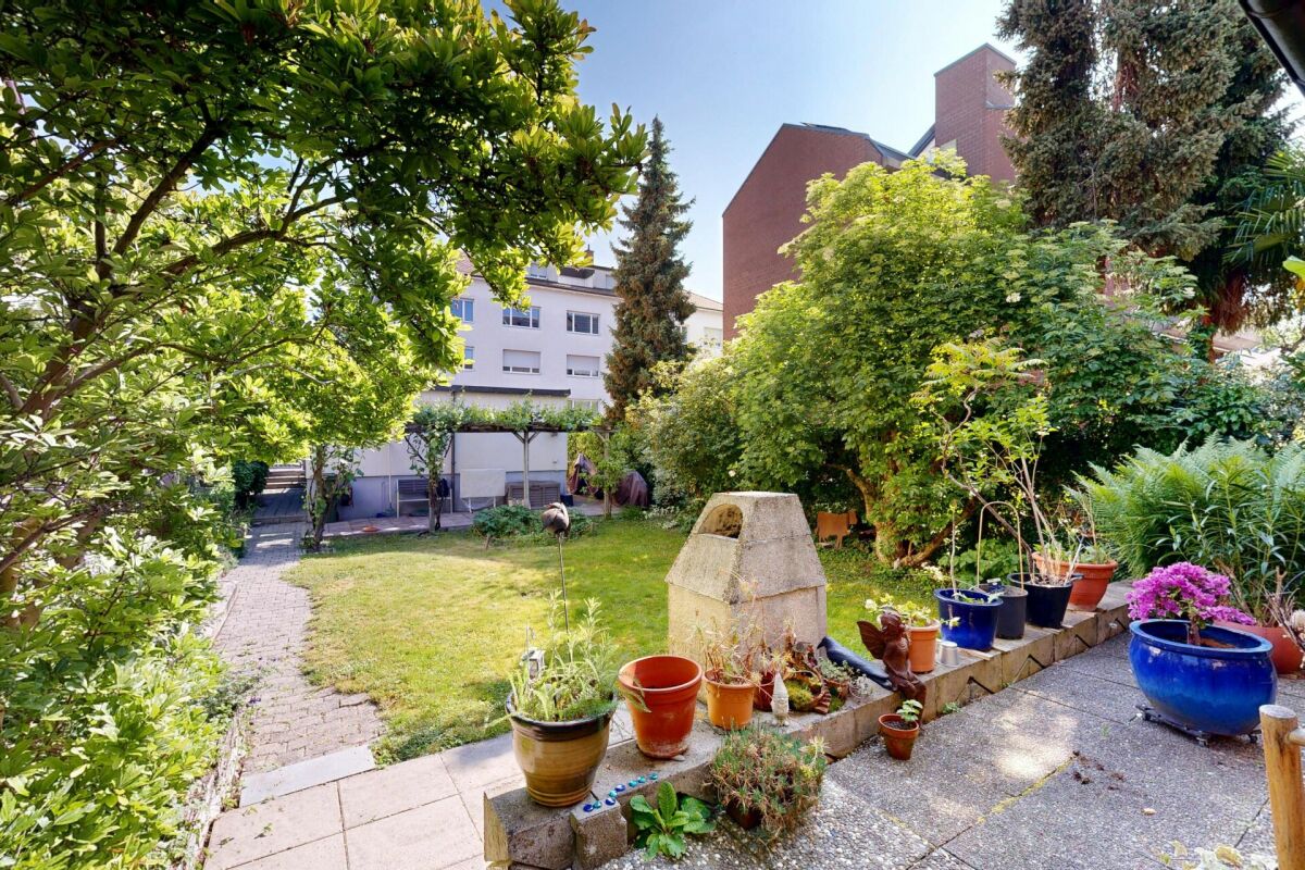 Vollvermietetes Mehrfamilienhaus mit 3 Wohnungen und 2 Garagen