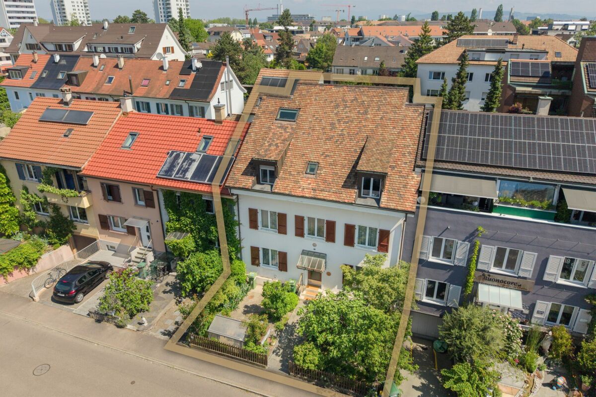 Vollvermietetes Mehrfamilienhaus mit 3 Wohnungen und 2 Garagen